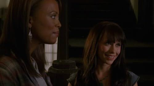 Jennifer Love Hewitt and Aisha Tyler in Ghost Whisperer (2005)