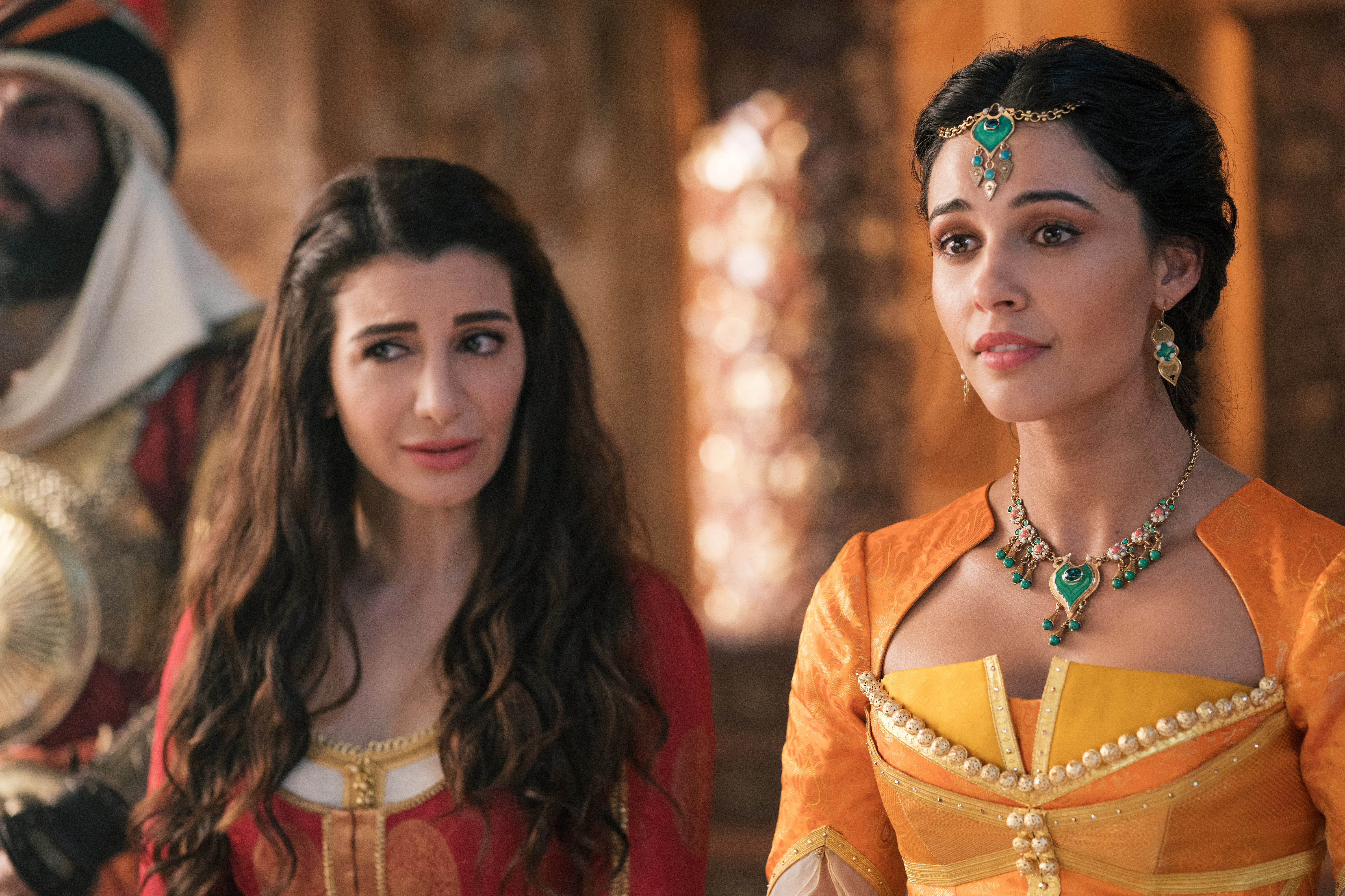 Nasim Pedrad and Naomi Scott in Aladdin (2019)