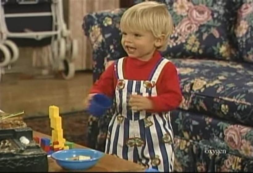 Cole Sprouse and Dylan Sprouse in Grace Under Fire (1993)