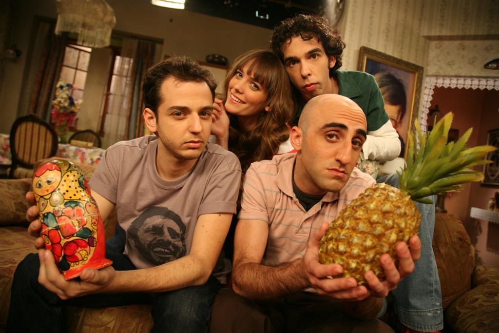 Kobi Farag, Ilan Rozenfeld, Oded Paz, and Dana Frider in The Pyjamas (2003)