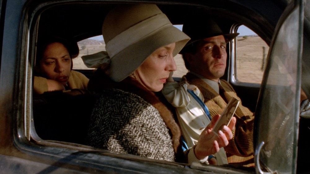 Marisa Paredes, Daniel Giménez Cacho, and Regina Orozco in Deep Crimson (1996)