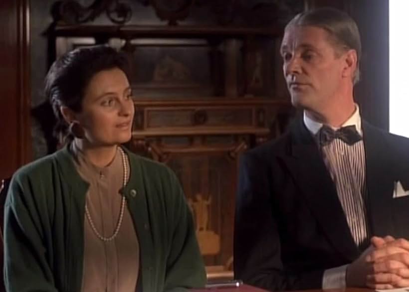 Claes Månsson and Suzanne Reuter in Yrrol - En kolossalt genomtänkt film (1994)