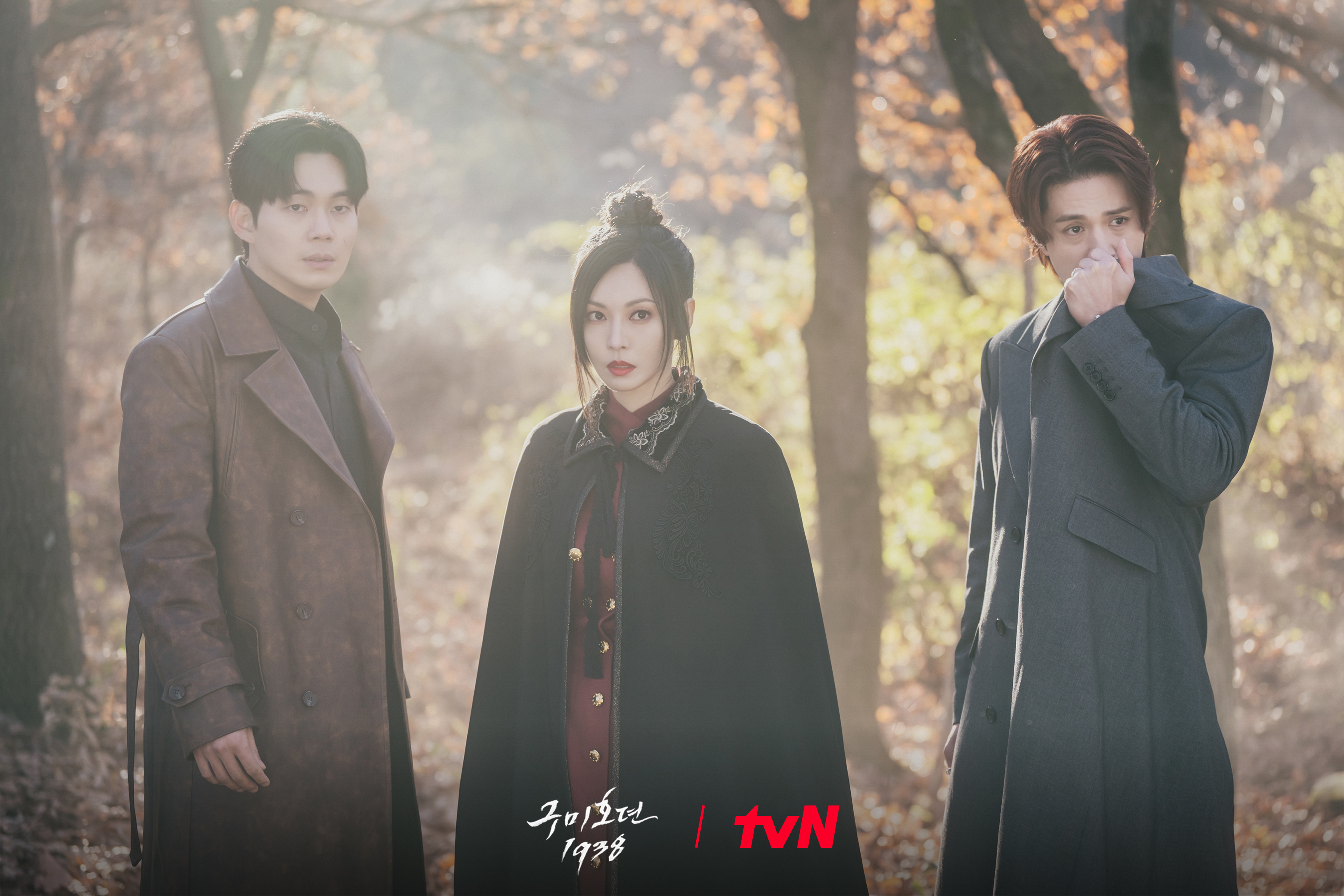 Kim So-yeon, Lee Dong-wook, and Ryu Kyung-soo in Tale of the Nine Tailed (2020)