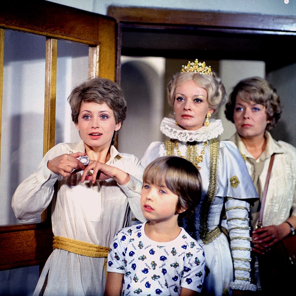 Jana Brejchová, Jana Drbohlavová, Ondrej Kepka, and Jana Nagyová in Arabela (1980)