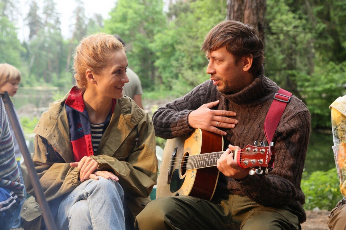 Andrey Merzlikin and Viktoriya Isakova in Zelyonaya kareta (2015)