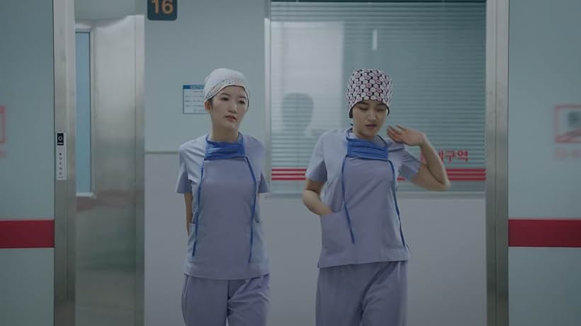 Jung Yoo-min and Jang So-yeon in Heart Surgeons (2018)