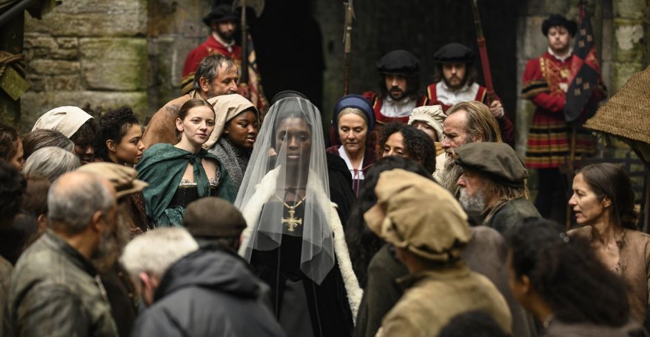 Amanda Burton and Jodie Turner-Smith in Anne Boleyn (2021)