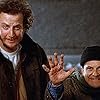 Joe Pesci and Daniel Stern in Home Alone 2: Lost in New York (1992)