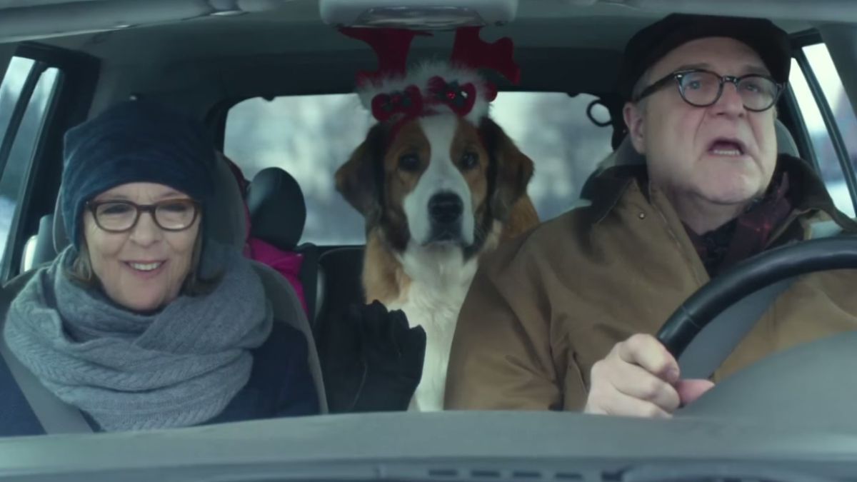 John Goodman, Diane Keaton, and Bolt in Love the Coopers (2015)