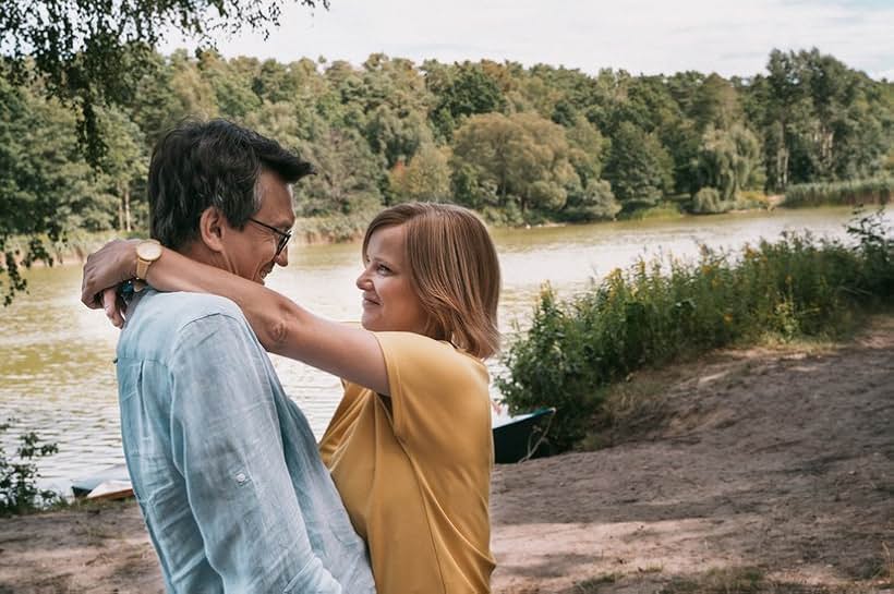 Michal Czernecki and Joanna Kulig in Kazdy wie lepiej (2022)