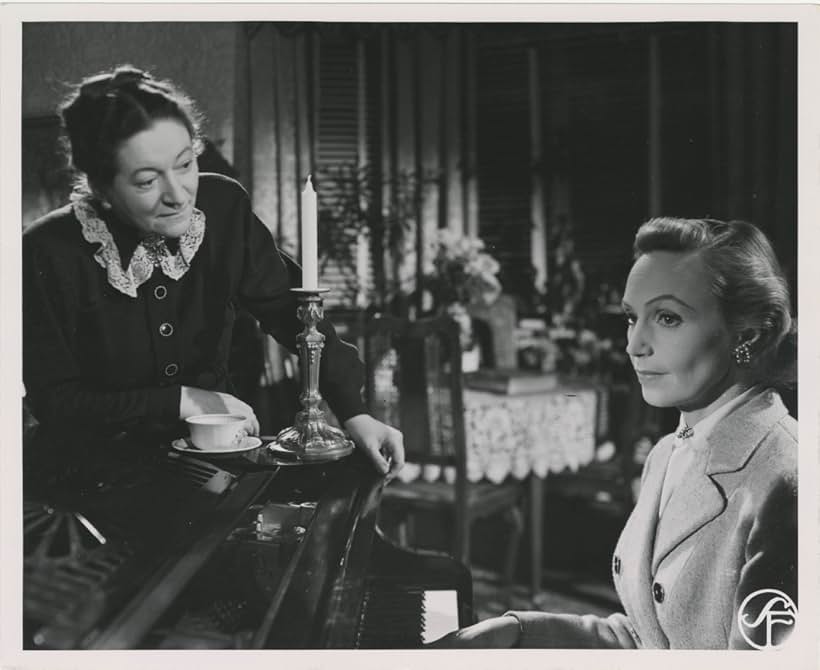 Hjördis Petterson and Inga Tidblad in Divorced (1951)