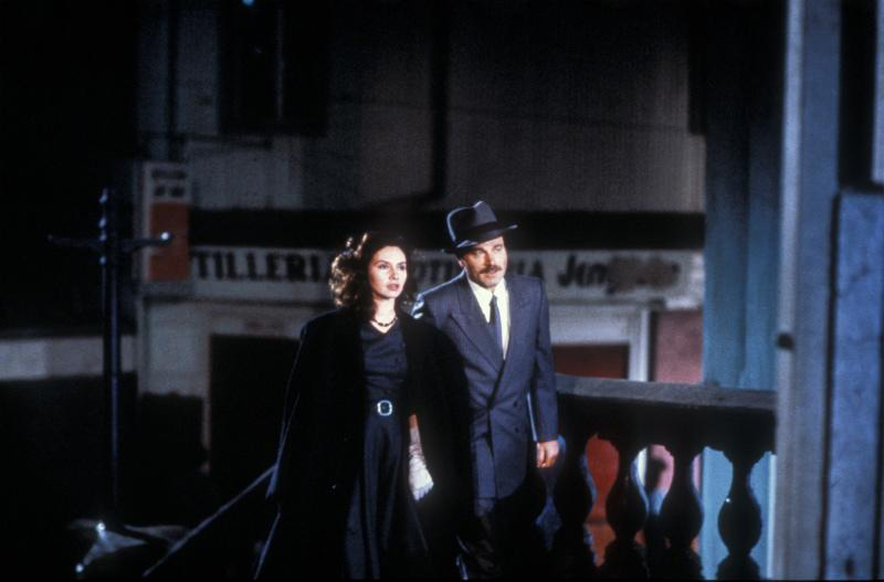 Franco Nero and Laura del Sol in Amelia Lópes O'Neill (1991)