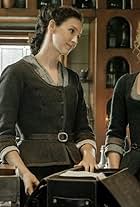 Caitríona Balfe and Sophie Skelton in Outlander (2014)