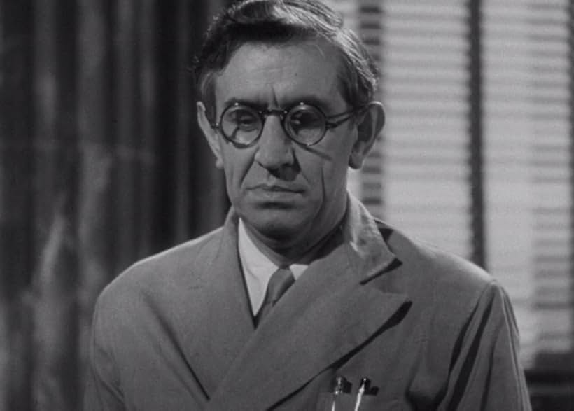 Victor Kilian in This Gun for Hire (1942)