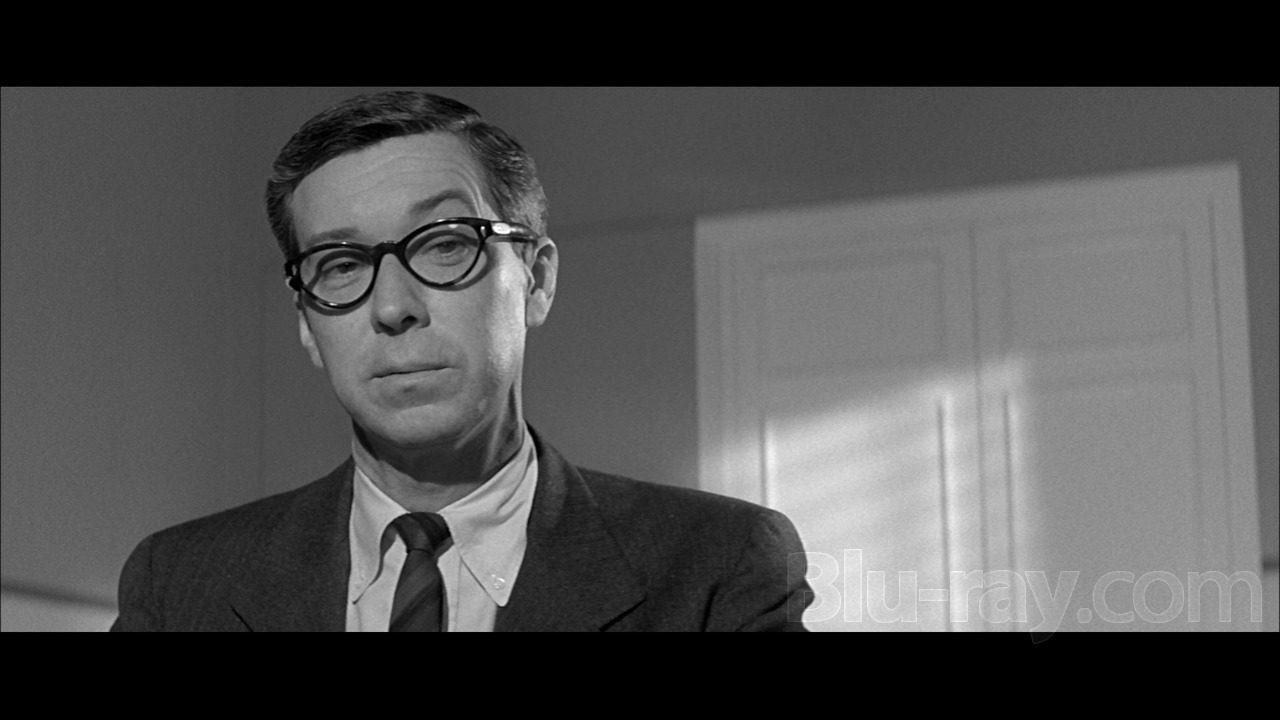 Guy Kingsley Poynter in The Girl Hunters (1963)