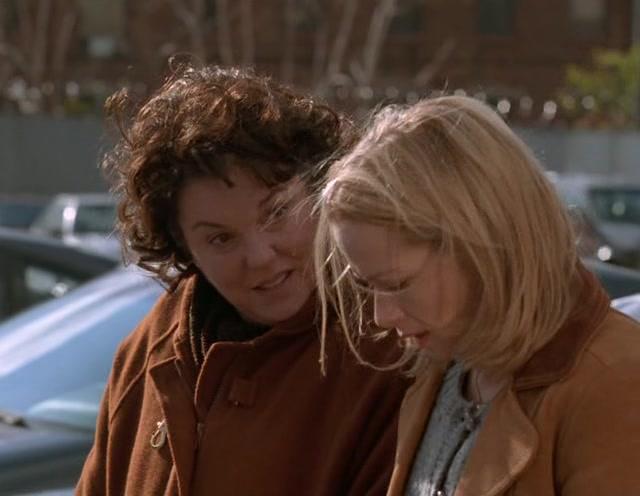 Lauren Holly and Tyne Daly in Vig (1998)