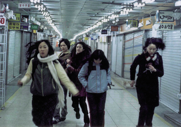 Bae Doona, Lee Yo-won, Ok Ji-young, Eung-sil Lee, and Eung-ju Lee in Take Care of My Cat (2001)