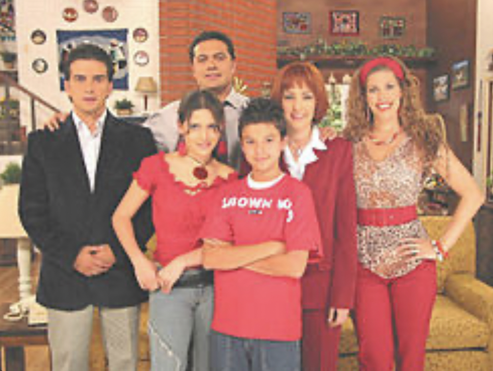 Carlos Humberto Camacho, Lina Luna Rodríguez, Lorna Cepeda, Maria Isabel Henao, Ivan Gonzales, and Santiago Rodríguez in Casados con hijos (2004)