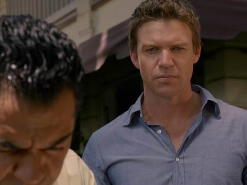 Carlos Gómez and Matt Passmore in The Glades (2010)