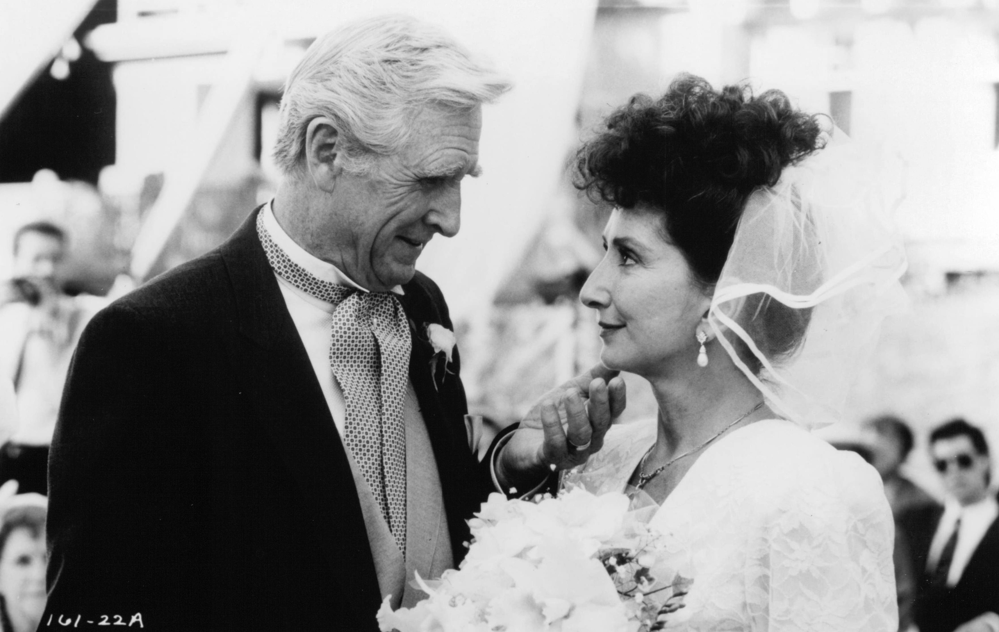 Lloyd Bridges and Norma Aleandro in Cousins (1989)