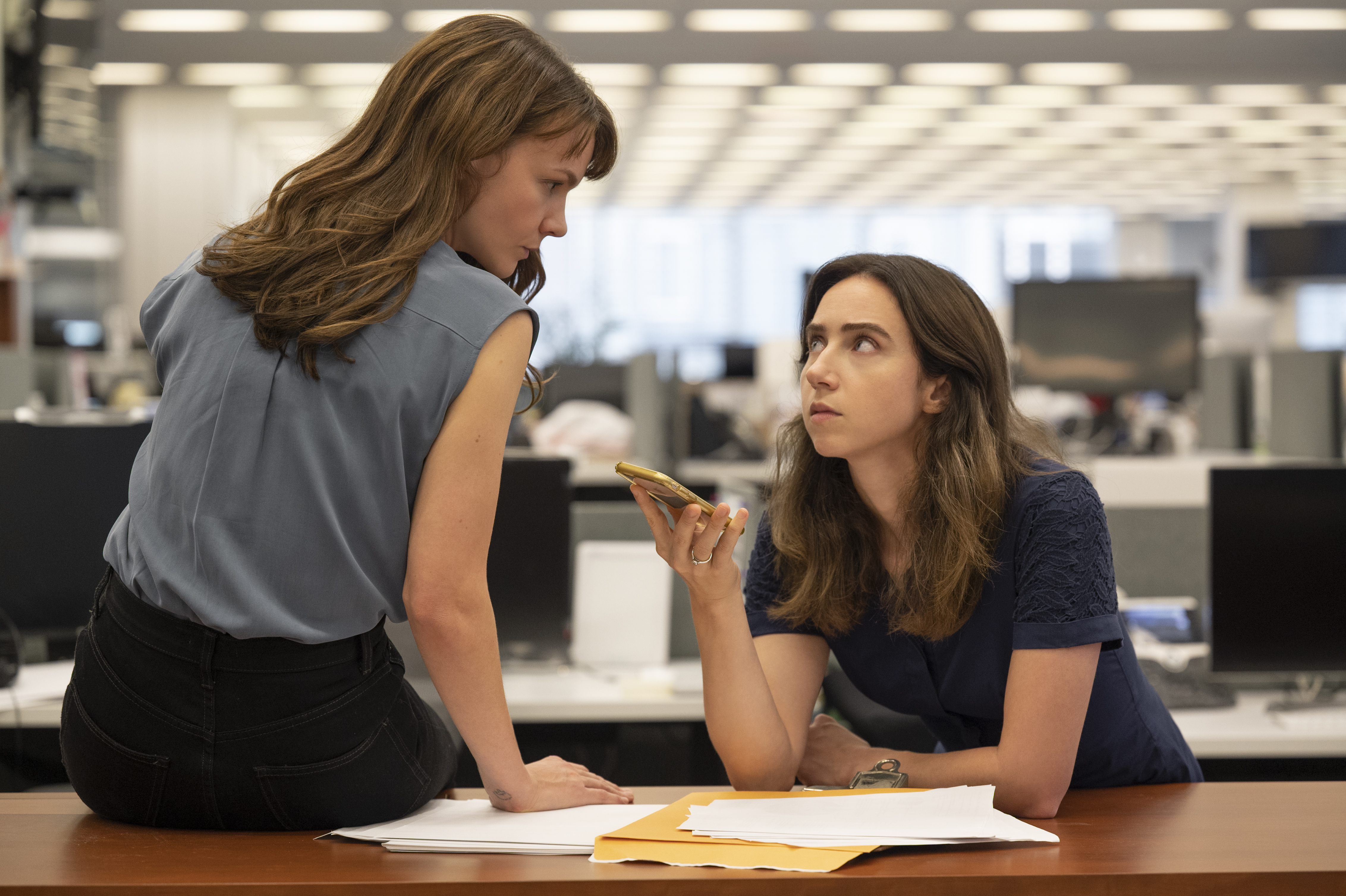 Zoe Kazan and Carey Mulligan in She Said (2022)