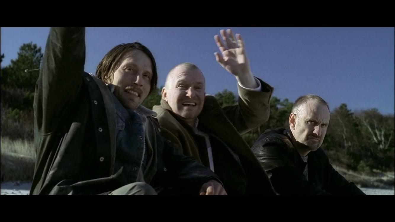 Mads Mikkelsen, Søren Pilmark, and Ulrich Thomsen in Flickering Lights (2000)