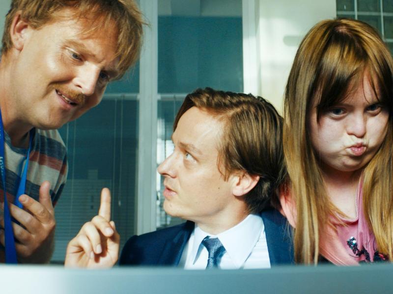 Tom Schilling, Axel Stein, and Luisa Wöllisch in The Goldfish (2019)