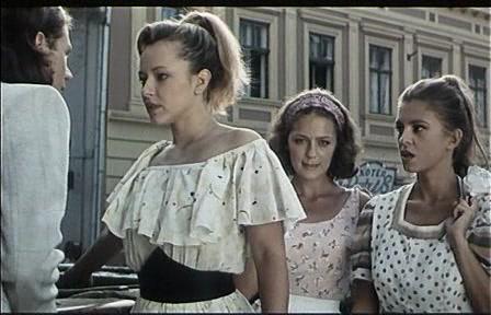 Dragan Micanovic, Isidora Minic, and Natasa Tapuskovic in Barking at the Stars (1998)