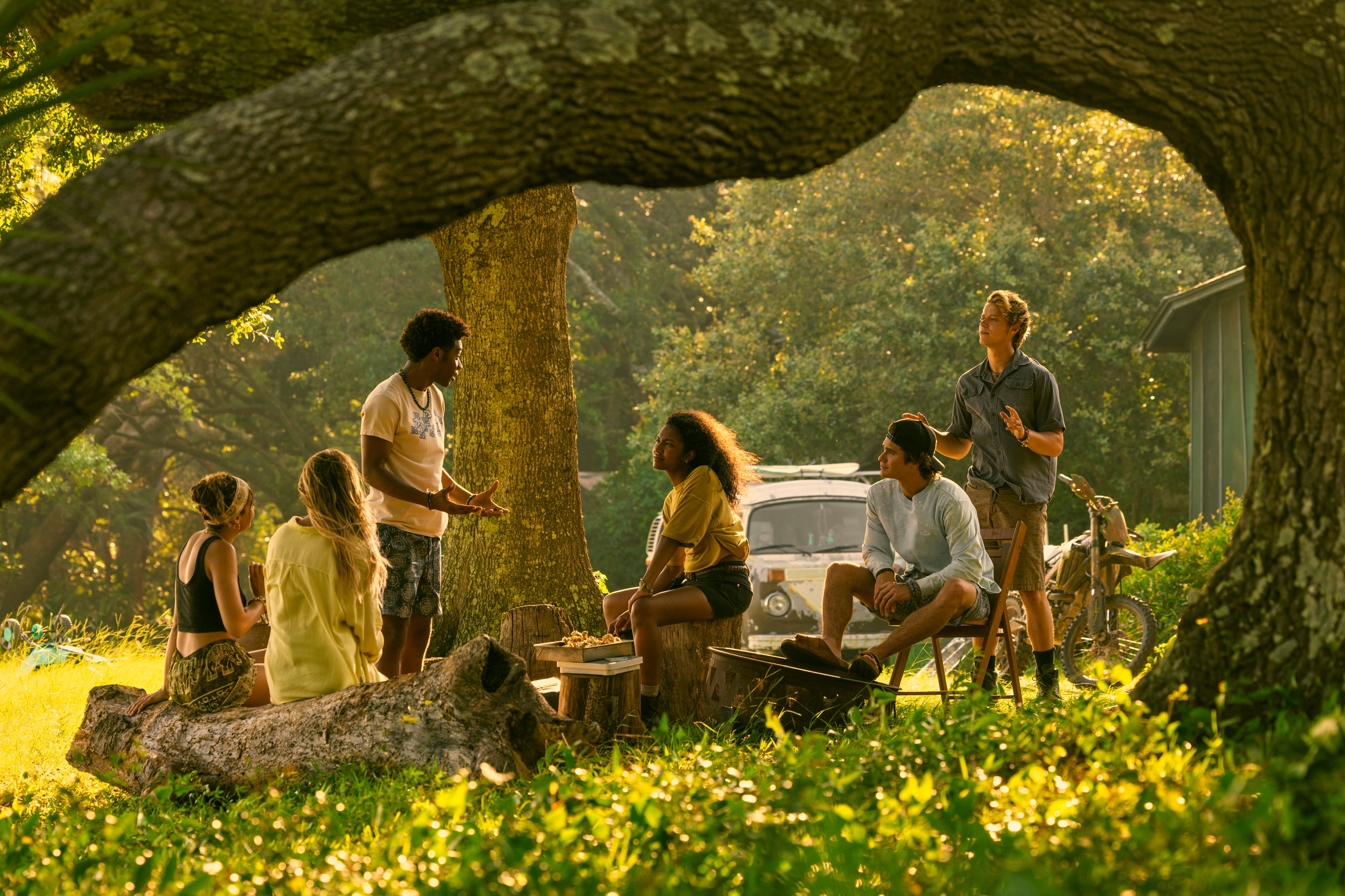 Sarah Cameron, Madelyn Cline, Carlacia Grant, Madison Bailey, Chase Stokes, and Rudy Pankow in Outer Banks (2020)