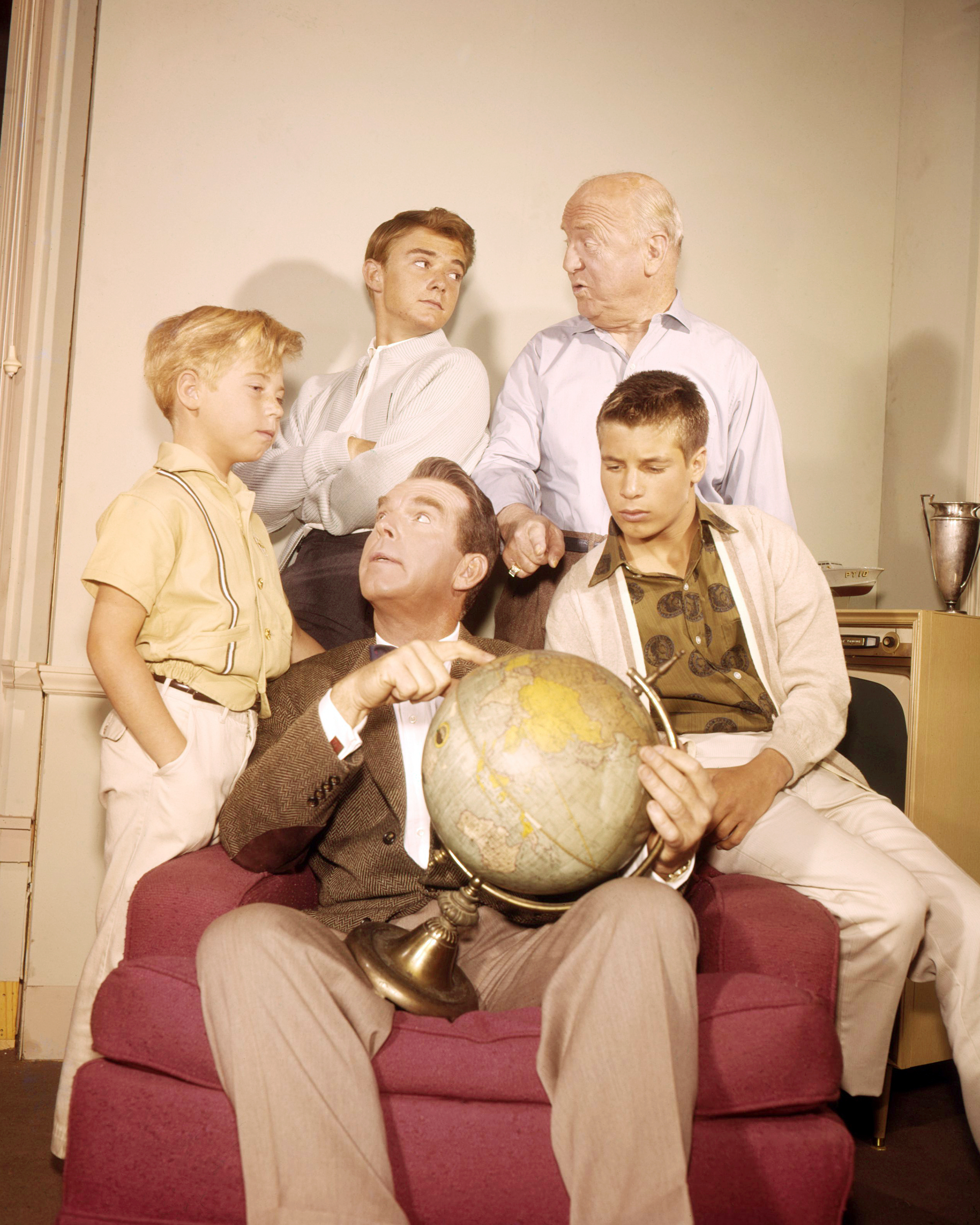 Tim Considine, William Frawley, Don Grady, Stanley Livingston, and Fred MacMurray in My Three Sons (1960)