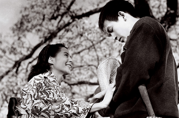 Yûsuke Kawazu and Yoshiko Kuga in The Snow Flurry (1959)