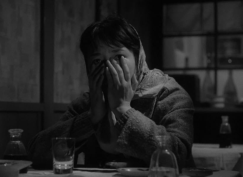 Ineko Arima in Tokyo Twilight (1957)