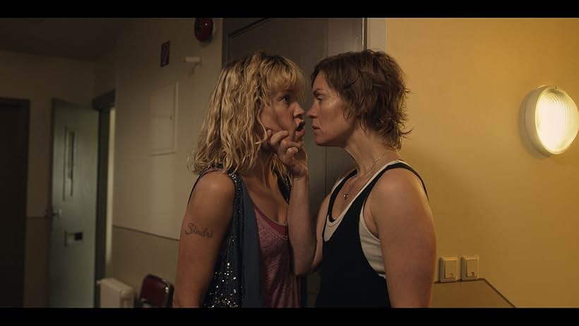 Unnur Ösp Stefánsdóttir and Nína Dögg Filippusdóttir in Prisoners (2017)