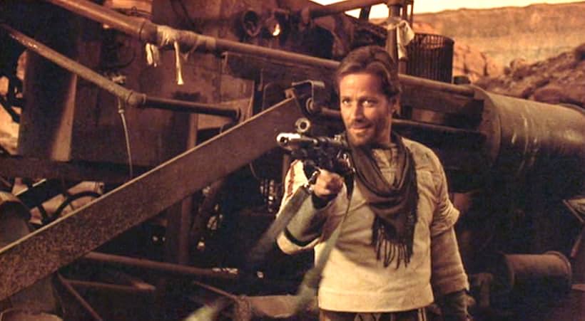 Peter Strauss in Spacehunter: Adventures in the Forbidden Zone (1983)