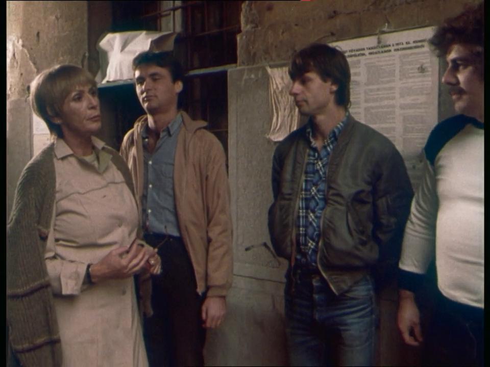 Irén Psota and Gábor Salinger in Tisztán vagy szódával (1980)