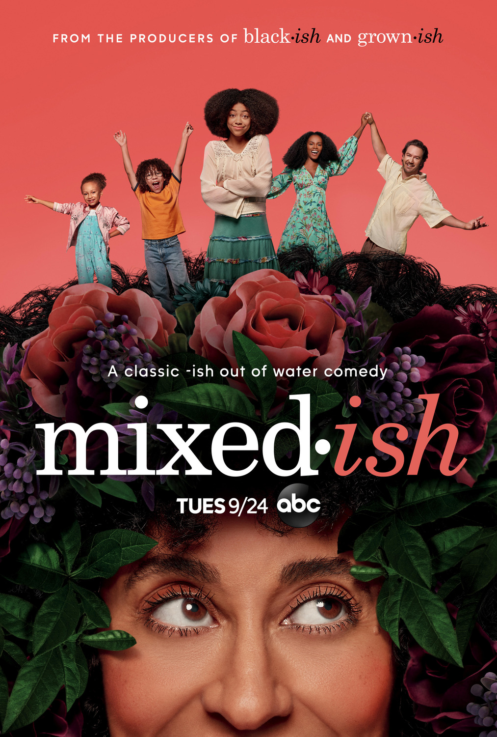 Mark-Paul Gosselaar, Tika Sumpter, Mykal-Michelle Harris, Arica Himmel, and Ethan William Childress in Mixed-ish (2019)