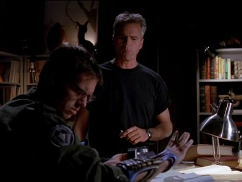 Richard Dean Anderson and Michael Shanks in Stargate SG-1 (1997)