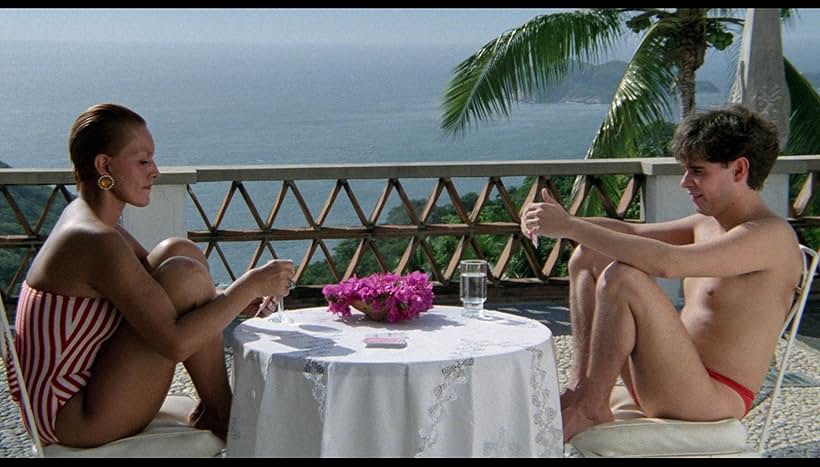 Andrés Bonfiglio and Sonia Infante in Death on the Beach (1991)