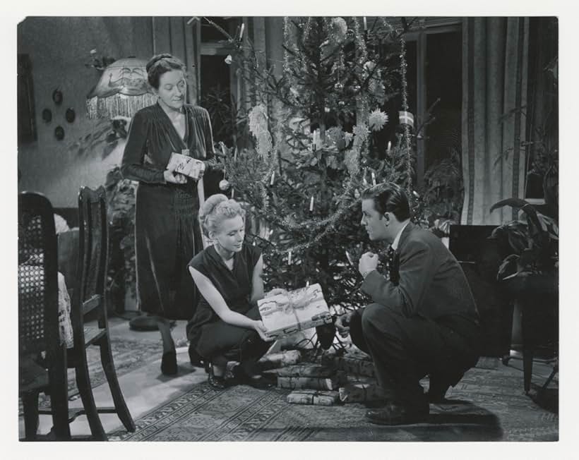 Alf Kjellin, Hjördis Petterson, and Doris Svedlund in Divorced (1951)