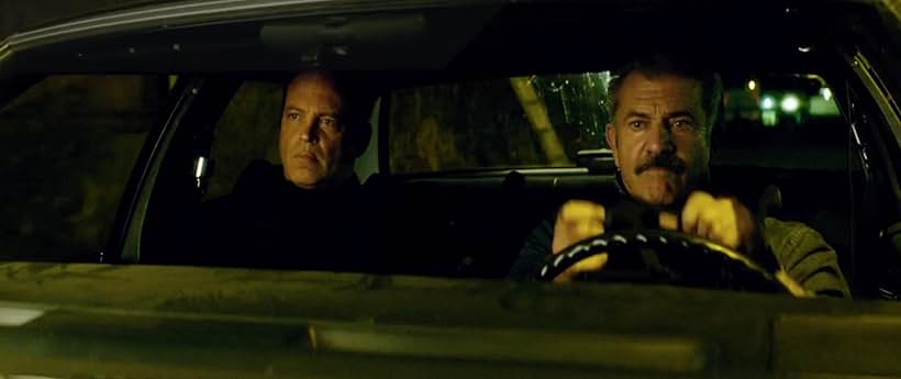 Mel Gibson and Vince Vaughn in Dragged Across Concrete (2018)