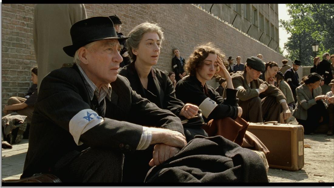 Frank Finlay, Maureen Lipman, and Julia Rayner in The Pianist (2002)