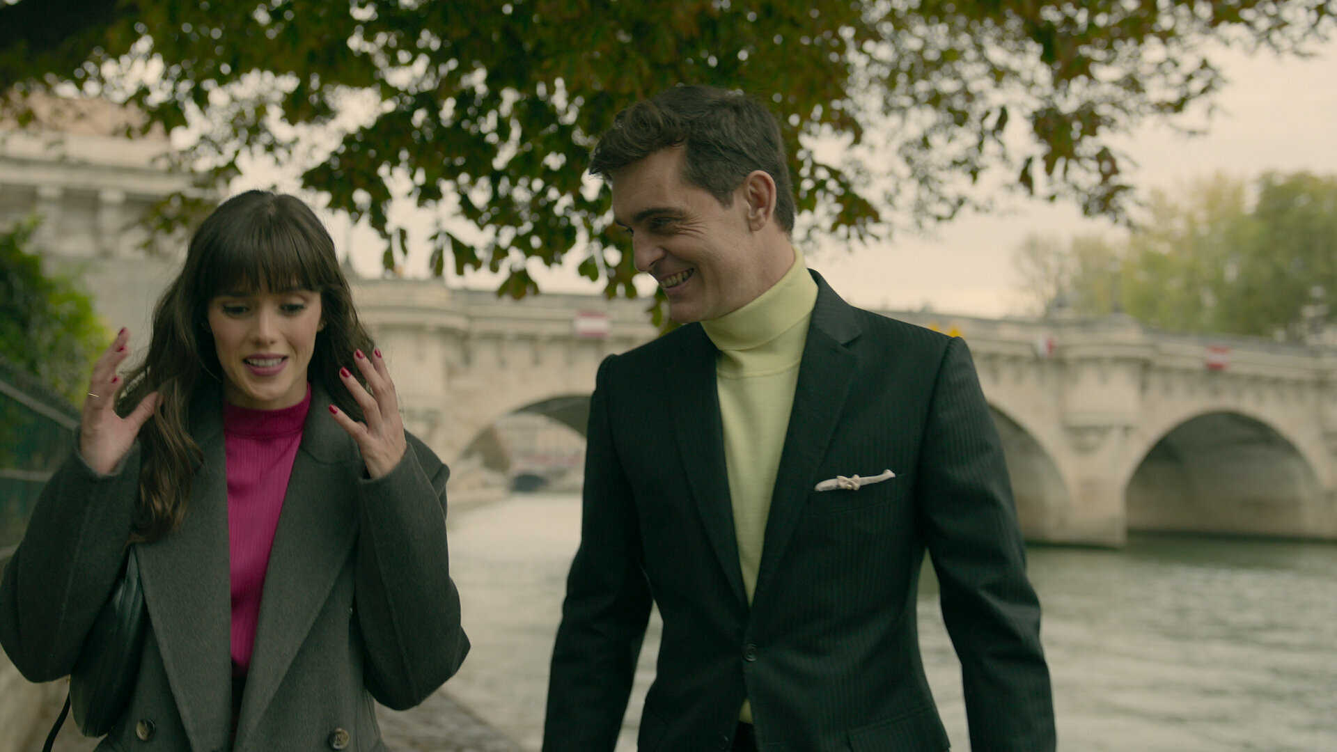 Pedro Alonso and Samantha Siqueiros in Póker de embriones (2023)