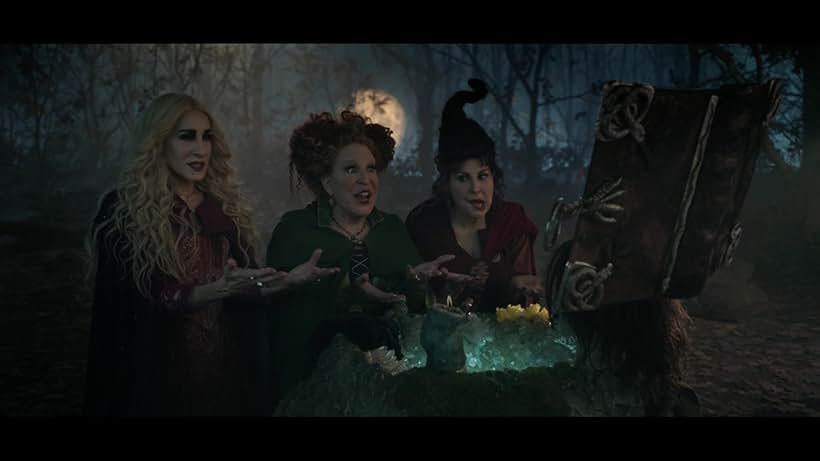 Bette Midler, Sarah Jessica Parker, and Kathy Najimy in Hocus Pocus 2 (2022)