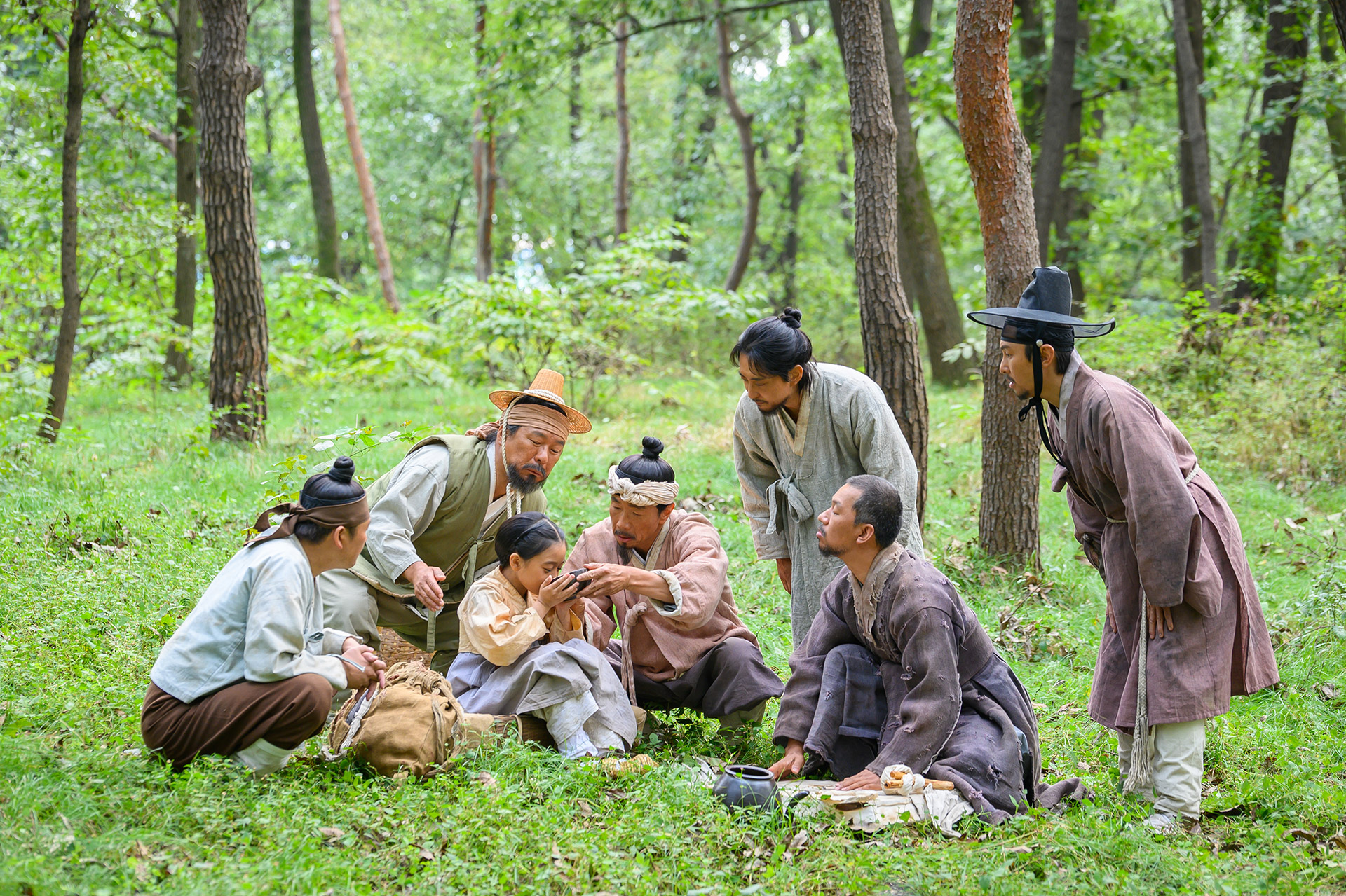 Park Chul-min, Lee Bong-geun, Kim Ha-Yeon, and Kim Dong-wan in The Singer (2020)