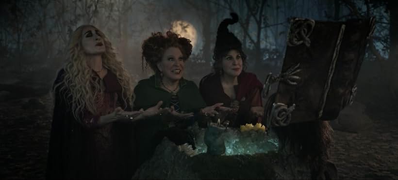 Bette Midler, Sarah Jessica Parker, and Kathy Najimy in Hocus Pocus 2 (2022)