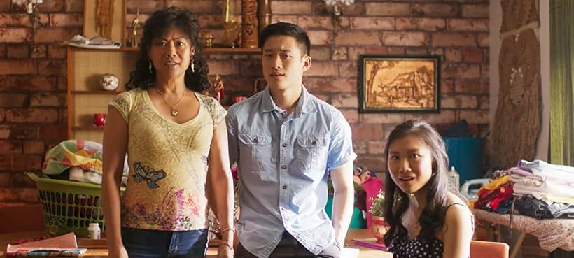 Fiona Choi, Shuang Hu, and George Zhao in The Family Law (2016)