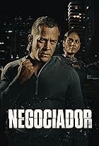 Malvino Salvador and Barbara Reis in Negociador (2023)