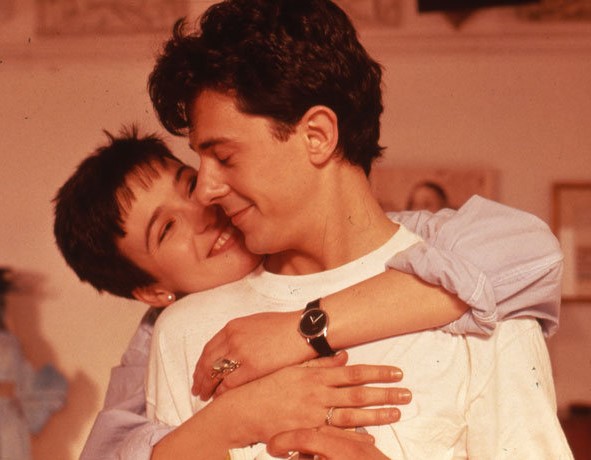 Ariadna Gil and Pere Ponce in Amo tu cama rica (1991)