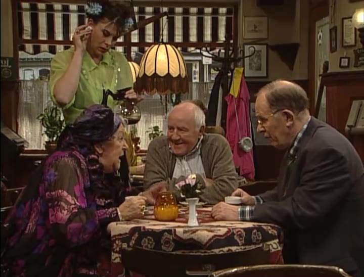 John Kraaijkamp Sr., Pieter Lutz, and Ella Snoep in Het zonnetje in huis (1993)