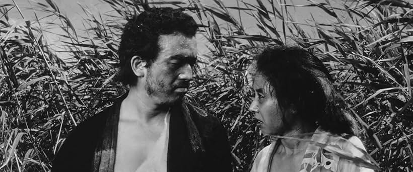 Nobuko Otowa and Kei Satô in Onibaba (1964)